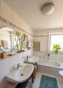 Foto - Dachgeschoßwohnung mit 69,00 m&sup2; in Leonberg zur Miete