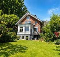 TRADITION TRIFFT ELEGANZ - 2.295.000,00&nbsp;EUR Kaufpreis, ca.&nbsp; 259,00&nbsp;m&sup2;&nbsp;Wohnfl&auml;che in Hamburg Blankenese (PLZ: 22587)