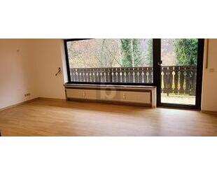 WOHNEN MIT BLICK INS GRÜNE - 920,00&nbsp;EUR &nbsp;pro&nbsp; Monat Kaltmiete, ca.&nbsp; 120,00&nbsp;m&sup2;&nbsp;Wohnfl&auml;che in Malberg (PLZ: 54655)