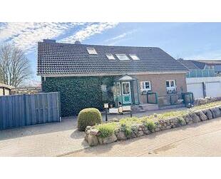 MODERNISIERT - ZWEI EINHEITEN, DACHTERRASSE, PV - Kutenholz