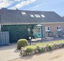 MODERNISIERT - ZWEI EINHEITEN, DACHTERRASSE, PV - Kutenholz