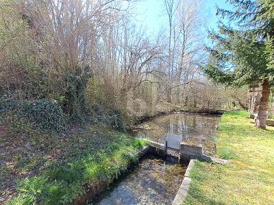 Foto - VIEL PLATZ MIT KLEINEM WEIHER UND BACHLAUF