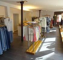 LADENLOKAL MIT FLAIR - 1.000,00 EUR  pro  Monat Kaltmiete, ca.  68,00 m² in Herrenberg (PLZ: 71083)