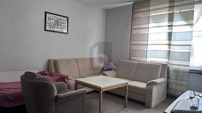 Foto - ZWEIFAMILIENHAUS MIT STARKEM ENTWICKLUNGSPOTENZIAL