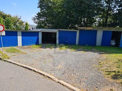 Foto - FAKTOR VON 7 MIT GARAGENKOMPLEX UND GRUNDSTÜCK