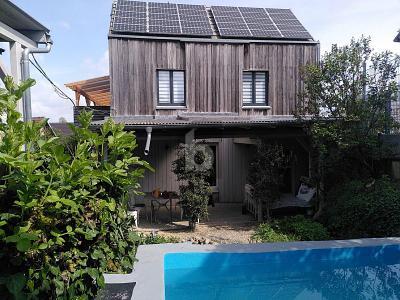 Foto - VILLA KUNTERBUNT VOR DEN TOREN FREIBURGS