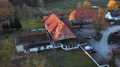 Foto - HISTORISCHER GUTSHOF MIT ENTWICKLUNGSSPIELRAUM