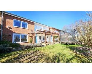 FAMILIENTRAUM MIT WOW-FAKTOR - 320.000,00&nbsp;EUR Kaufpreis, ca.&nbsp; 135,00&nbsp;m&sup2;&nbsp;Wohnfl&auml;che in Sarstedt (PLZ: 31157)