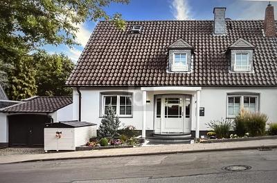 Foto - LUXURIÖSES TRAUMHAUS MIT POOL - 1.100.000,00 EUR Kaufpreis, ca.  240,00 m² Wohnfläche