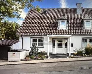 LUXURIÖSES TRAUMHAUS MIT POOL - 1.100.000,00 EUR Kaufpreis, ca.  240,00 m² Wohnfläche in Essen (PLZ: 45136)