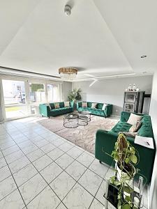 Foto - GROßZÜGIG MITTEN IM GRÜNEN - 1.000.000,00 EUR Kaufpreis, ca.  116,00 m² Wohnfläche
