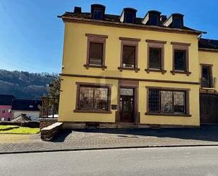 CHARMANTES HAUS MIT BLICK AUF SCHLOSS MALBERG
