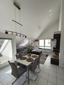 Foto - LICHTDURCHFLUTET MIT WEITBLICK - 970,00&nbsp;EUR &nbsp;pro&nbsp; Monat Kaltmiete, ca.&nbsp; 69,00&nbsp;m&sup2;&nbsp;Wohnfl&auml;che