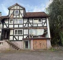 SANIERUNGSOBJEKT MIT POTENZIAL - 70.000,00 EUR Kaufpreis, ca.  240,00 m² Wohnfläche in Helsa (PLZ: 34298)