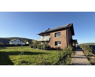 HELL MIT BALKON UND STELLPLATZ - 900,00&nbsp;EUR &nbsp;pro&nbsp; Monat Kaltmiete, ca.&nbsp; 100,00&nbsp;m&sup2;&nbsp;Wohnfl&auml;che in Schauenburg (PLZ: 34270)