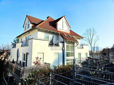 Foto - PENTHOUSEHÄLFTE - MIT TAUNUS- UND DOMBLICK!