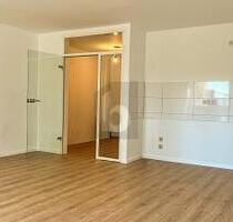 FRISCH RENOVIERTE 2-ZI-ETW MIT TERRASSE, HILDEN