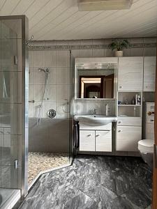 Foto - 10 Zimmer Mehrfamilienhaus, Wohnhaus in Bad Endbach