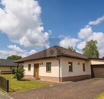 CHARMANTER BUNGALOW MIT GROßEM GRUNDSTÜCK - Regis-Breitingen