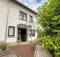 FAMILIENHAUS MIT DG-WOHNUNG & DOPPELGARAGE - Dortmund