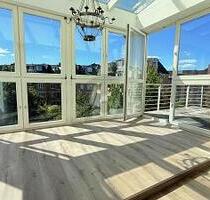 IM WINTERGARTEN ÜBER DEN DÄCHERN VON OTTENSEN - Hamburg Ottensen