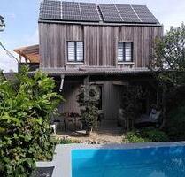 VILLA KUNTERBUNT VOR DEN TOREN FREIBURGS - Eichstetten am Kaiserstuhl