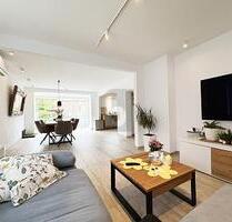 KERNSANIERT ZUM TOP PREIS - 295.000,00&nbsp;EUR Kaufpreis, ca.&nbsp; 152,00&nbsp;m&sup2;&nbsp;Wohnfl&auml;che in Neumünster (PLZ: 24537)