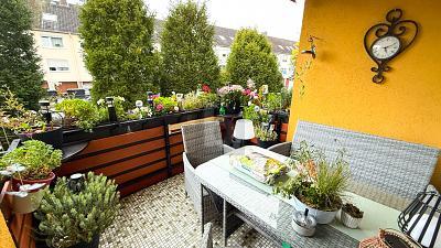 Foto - EBENERDIGES DOMIZIL MIT EINLIEGERBEREICH UND GARAGE