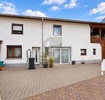 GROßZÜGIGES ZUHAUSE MIT VIELSEITIGEM POTENZIAL - Hüttenberg