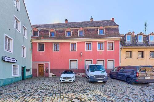 Aussenansicht - Denkmalgeschütztes 7-Parteienhaus - Kapitalanlage mit klar definiertem Sanierungspotenzial