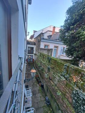 Hof v Terrasse aus - 