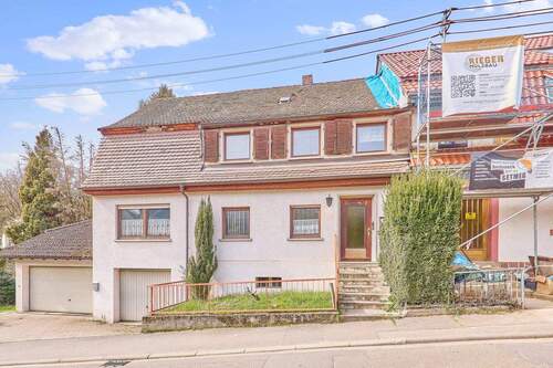 Haus - Hier entsteht Neues - auf solider Basis