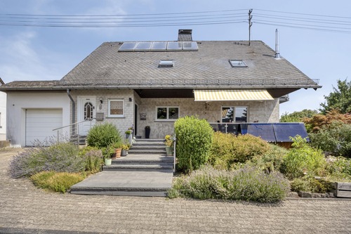 Strassenansicht - Einliegerwohnung mit 298,00 m&sup2; in Staudt zum Kaufen