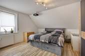 Schlafzimmer ELW OG - 