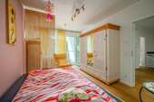 Schlafzimmer mit Balkonzugang - 