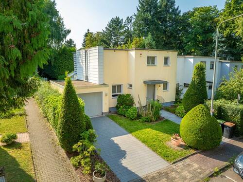 In der Stadt und doch im Grünen - 4.5 Zimmer Reihenendhaus in Frankfurt