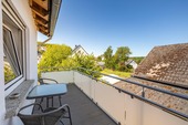 Balkon mit Blick in den Garten - 
