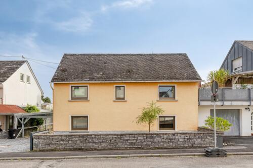 Haus 1 - 12 Zimmer Einfamilienhaus zum Kaufen in Ebernhahn