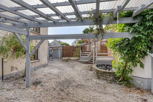 Innenhof - Einfamilienhaus mit 244,00 m² in Ebernhahn zum Kaufen