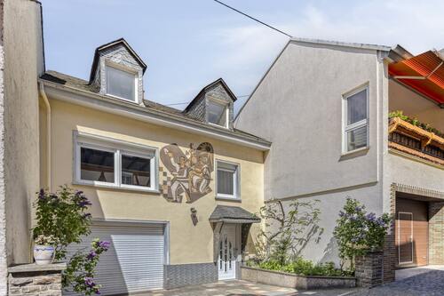 Strassenansicht von links - Einfamilienhaus mit 177,00 m² in Bruttig-Fankel zum Kaufen