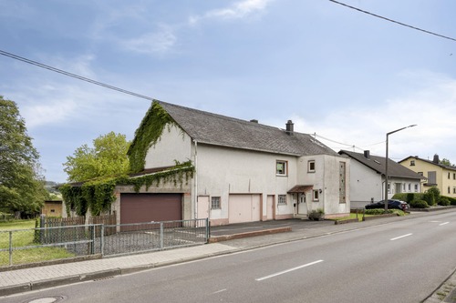 Strassenansicht von links - Einfamilienhaus mit 180,00 m&sup2; in Girod zum Kaufen