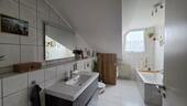 Tageslichtbad mit Wanne & Dusche - 