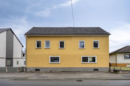 Hausansicht Frontal - 9 Zimmer Einfamilienhaus zum Kaufen in Wirges