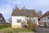 Strassenansicht - 7 Zimmer Einfamilienhaus in Bannberscheid