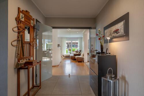 Hereinspaziert....moderner und freundlicher Eingangsbereich - 
