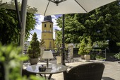Terrassentraum mit Kirchblick - 