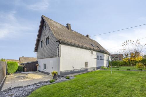 Haus und Garten seitlich / rückwärtig - 