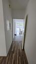 Blick aus der Wohnung in den Hausflur - 