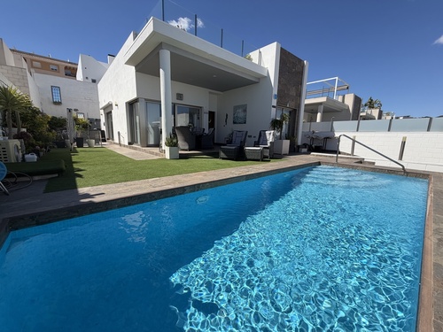 Foto - Haus in Villamartin, Alicante - 449.000,00&nbsp;EUR Kaufpreis, ca.&nbsp; 300,00&nbsp;m&sup2;