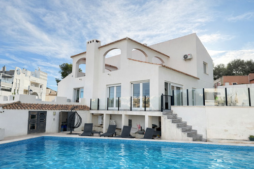 Foto - Haus in Villamartin, Alicante - 695.000,00&nbsp;EUR Kaufpreis, ca.&nbsp; 1.040,00&nbsp;m&sup2;